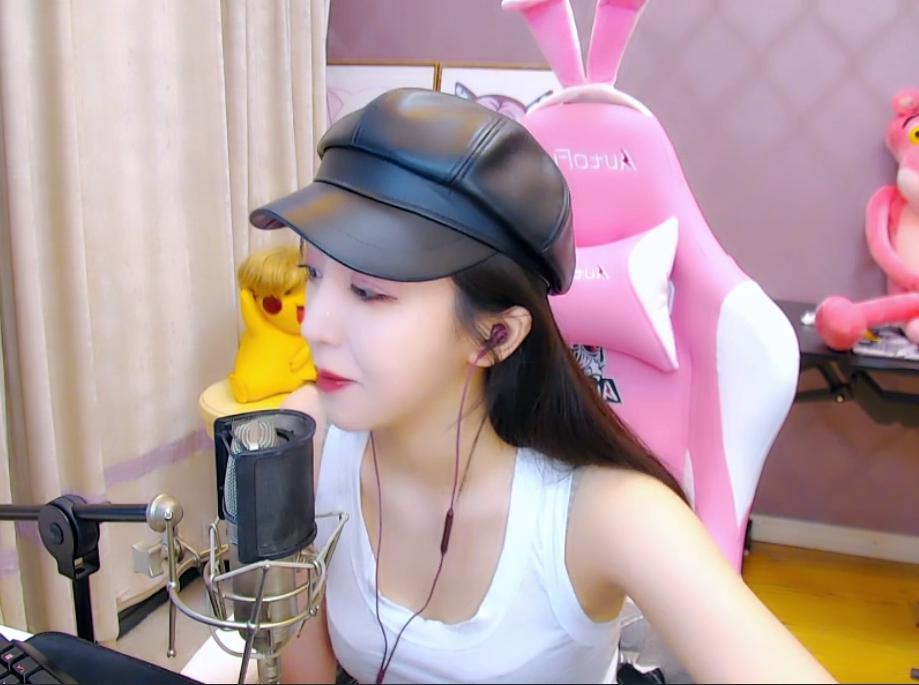 呆妹儿迟到一分钟直接跳热舞这身材连超管都不想封