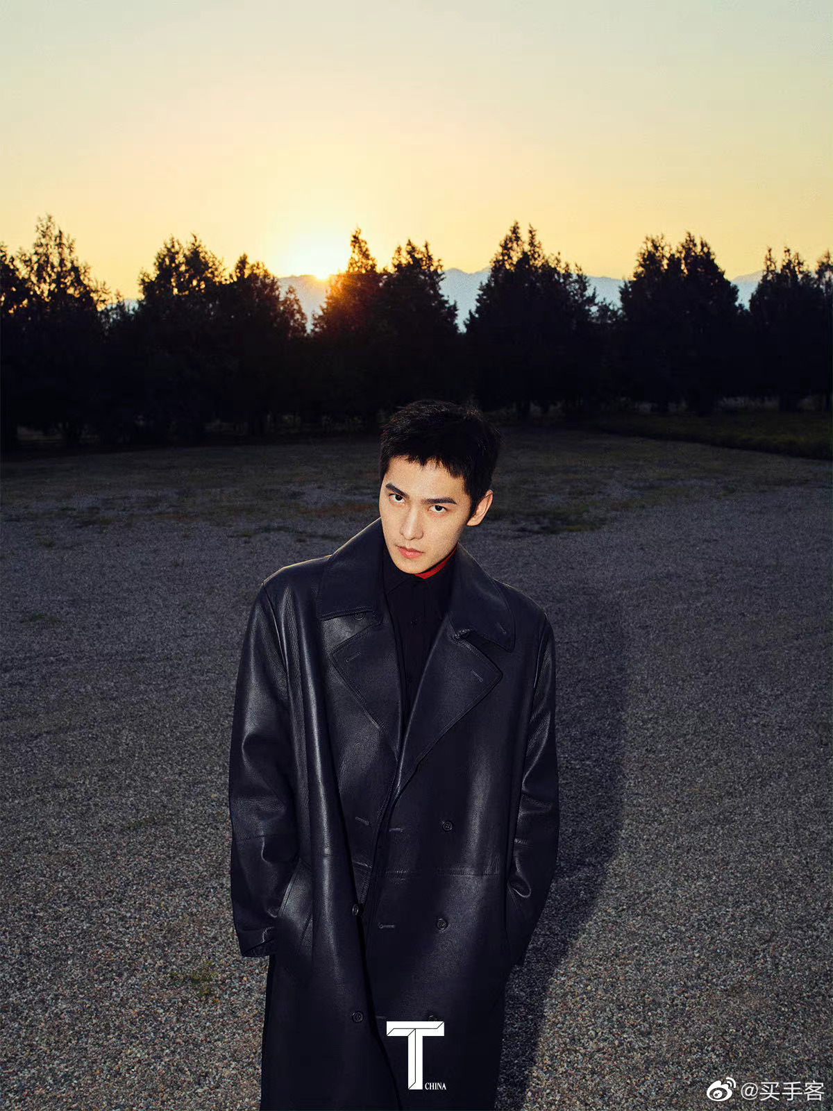 杨洋身着dunhill 2022秋冬系列登上《t》九月刊封面……__财经头条