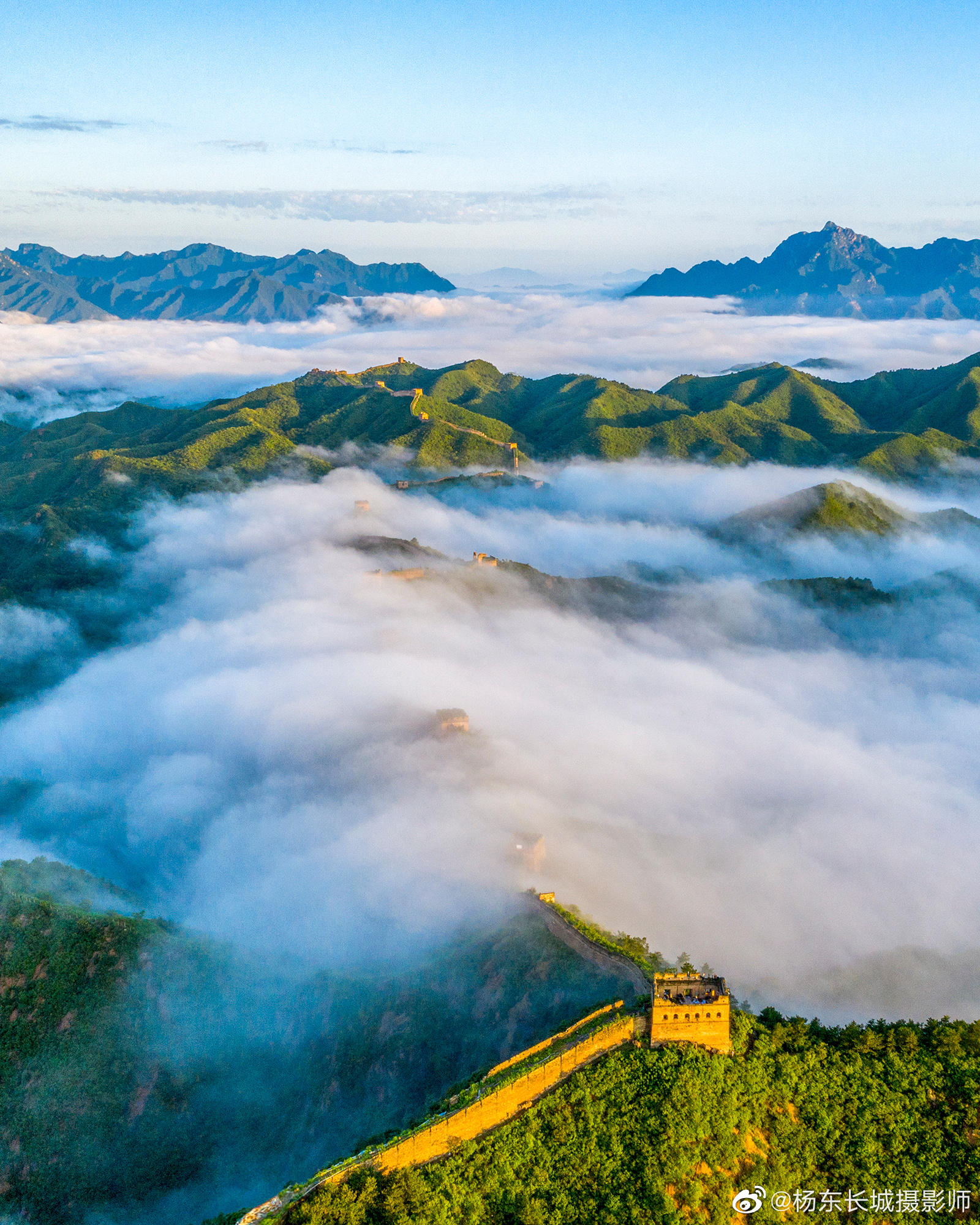 昨天清晨,我在金山岭长城西段拍摄的晨光云海,好美啊
