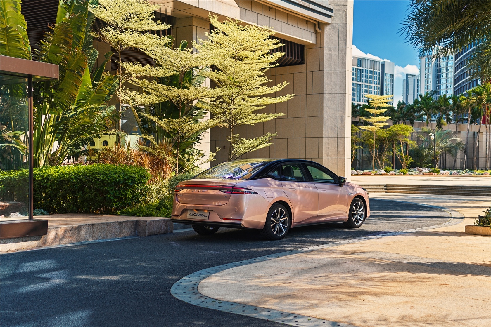 15万元纯电好选择科技配置再升级广汽埃安aionsplus上市