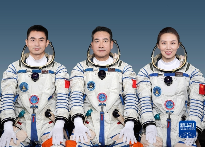 在你睡觉时候，三名航天员坐神舟十三号进入空间站，去“摘星星”了休闲区蓝鸢梦想 - Www.slyday.coM