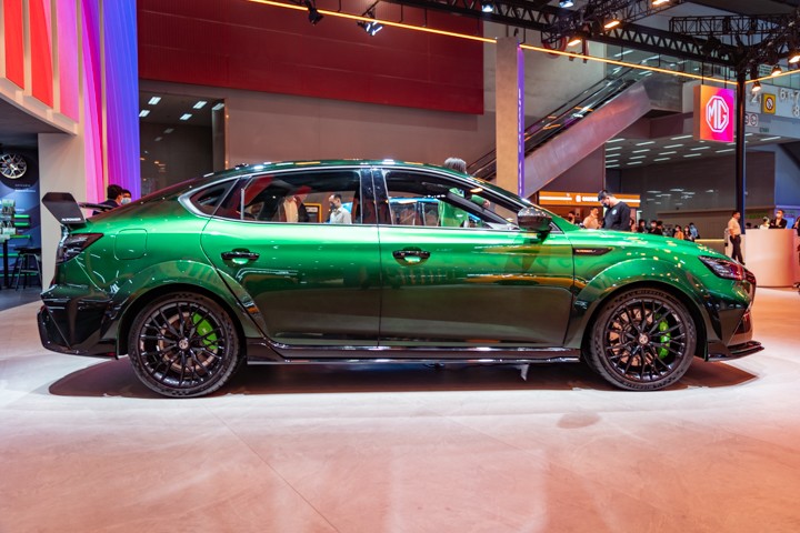 6秒破百配原厂大尾翼车展实拍名爵6xpower