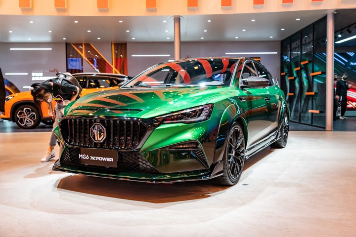 6秒破百配原厂大尾翼车展实拍名爵6xpower