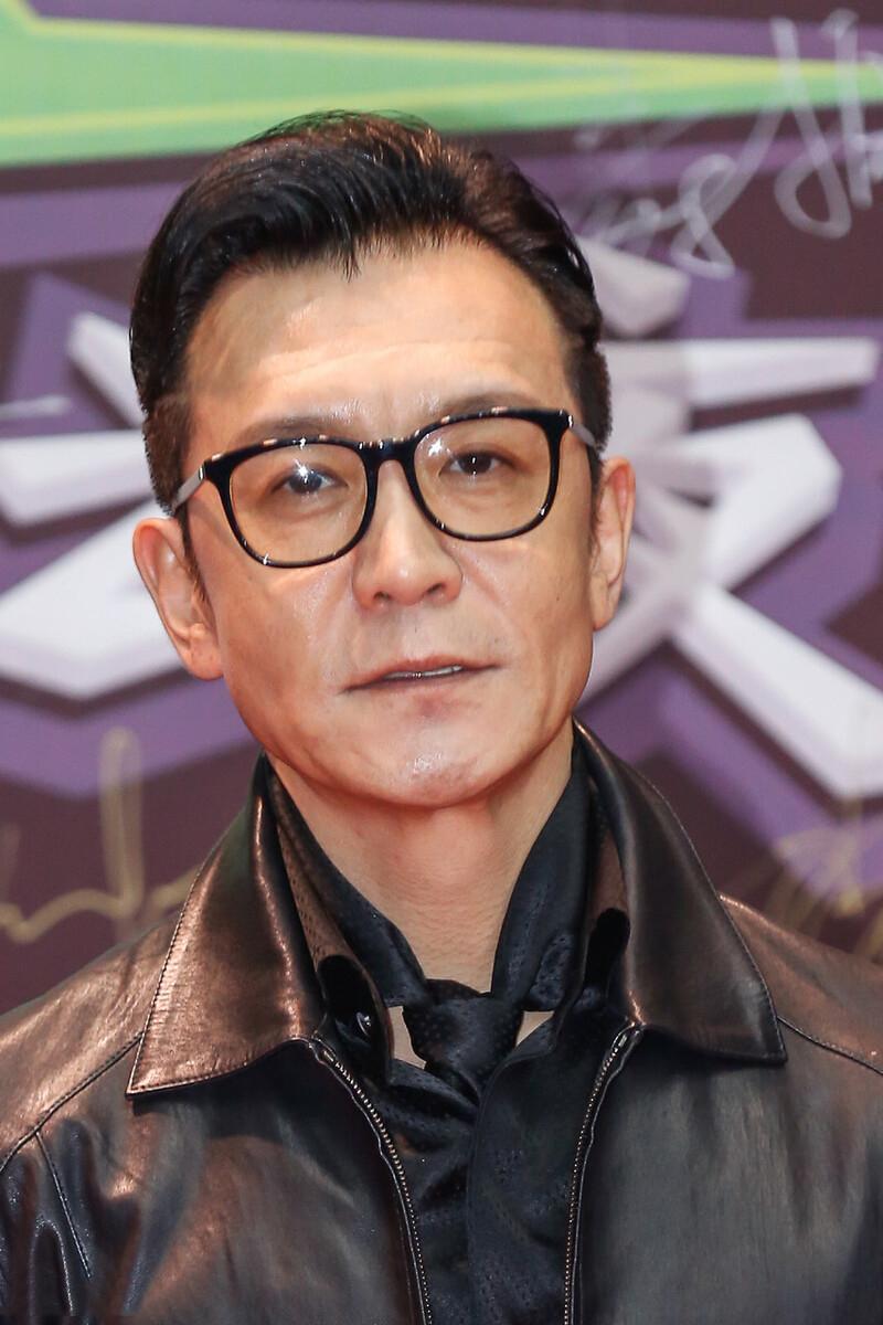 主持人李咏病逝4年了,遗孀哈文的选择令人泪目__财经头条