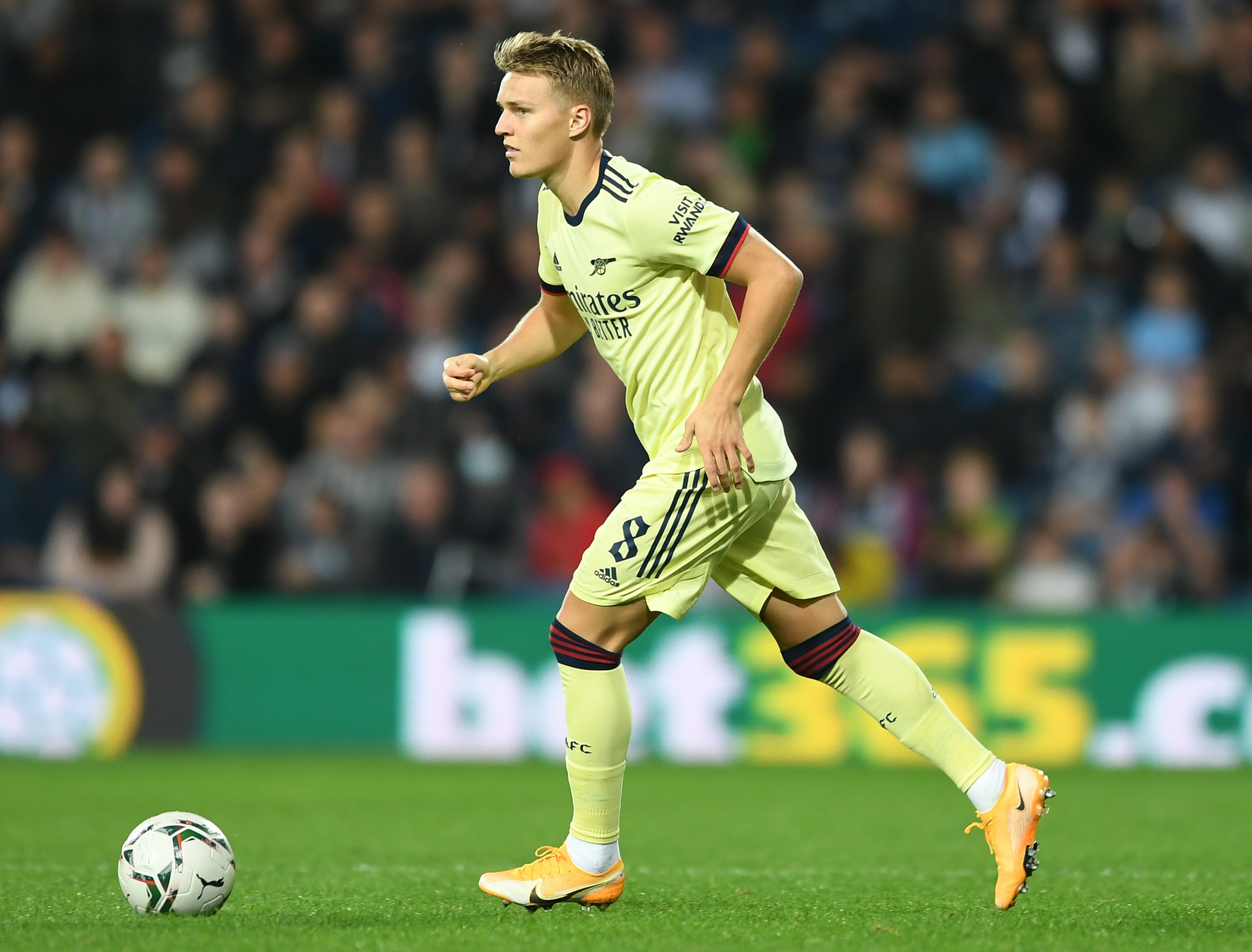 赛后得到厄德高落场球服的幸福小枪迷