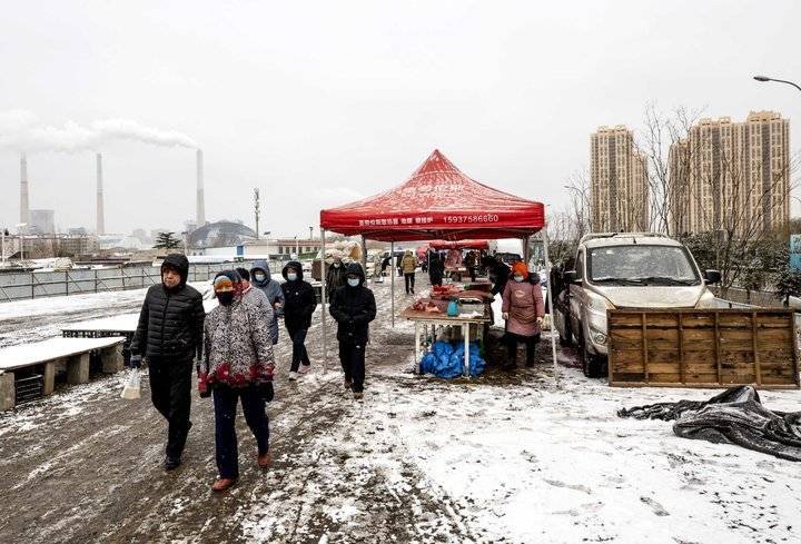 踏着2021年最后一场雪的脚步,赶大集,人虽然不多,确领略了|钟福生|各