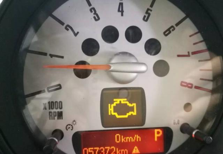 仪表盘上这六种灯亮了,赶紧下车检查,继续开可能有危险-新浪汽车