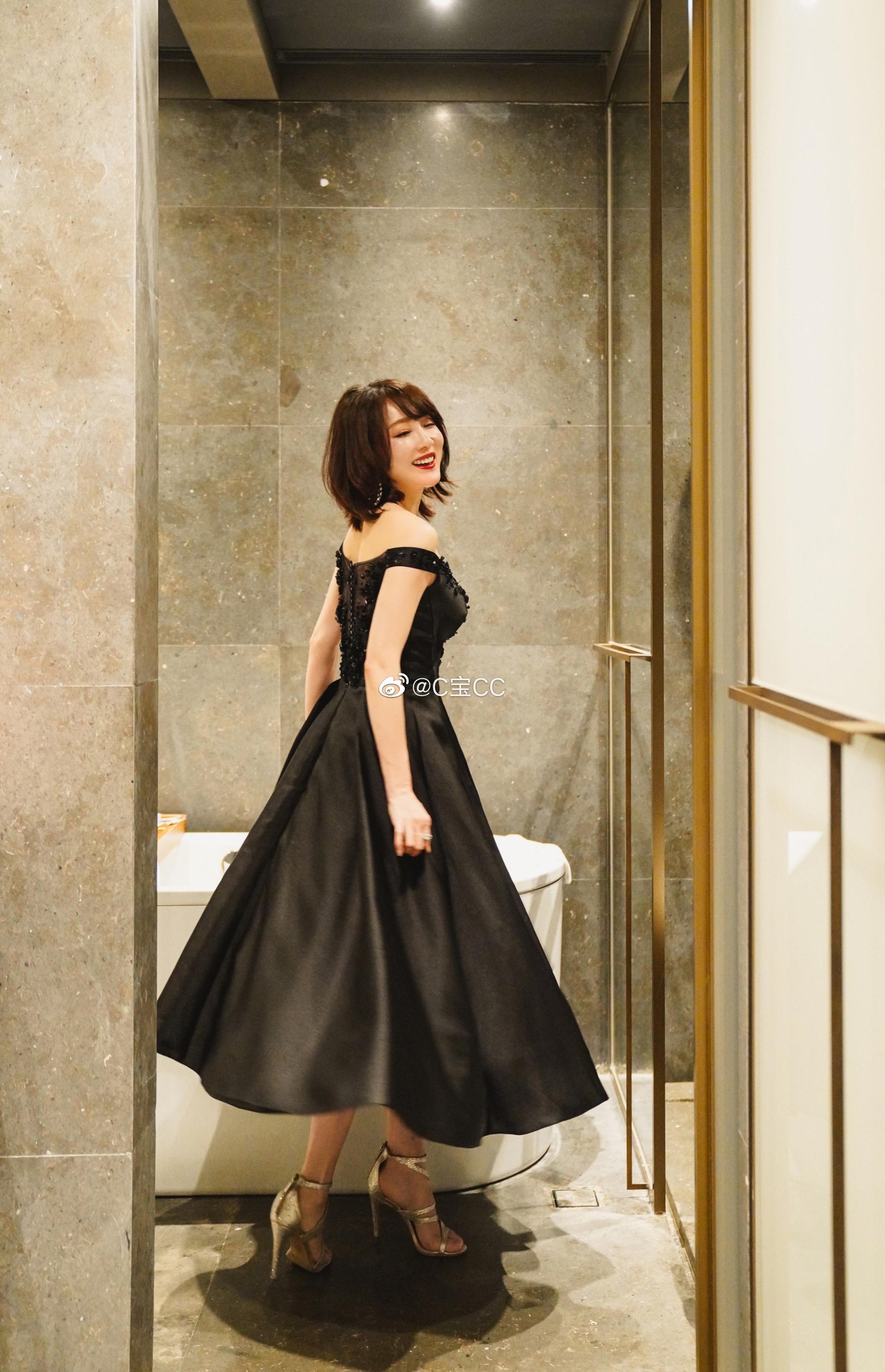 最近在微博看完了各大杂志的女明星红毯造型 年底年会活动扎堆儿 高清图集 新浪网