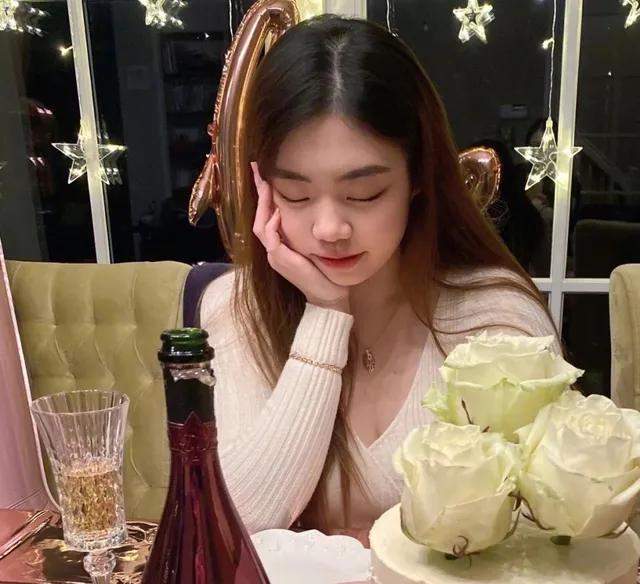 同样的,李衍慧的社媒账号,也是被人挖掘出来了.