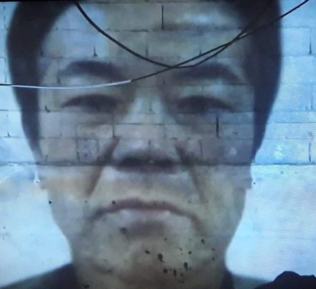 素媛案罪犯赵斗淳出狱后首次现身,在3名警察陪同下出门散步休闲区蓝鸢梦想 - Www.slyday.coM 素媛案罪犯赵斗淳出狱后首次现身,在3名警察陪同下出门散步休闲区蓝鸢梦想 - Www.slyday.coM