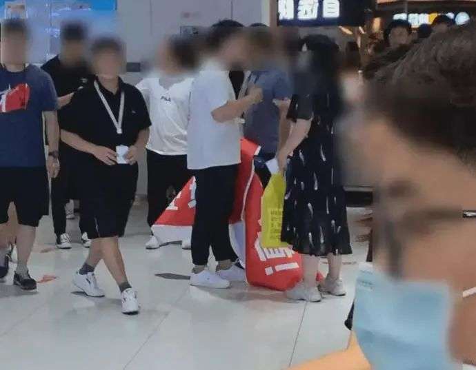 阿里女员工案反转！警方证自述失实！涉案男妻子：她主动吻我丈夫休闲区蓝鸢梦想 - Www.slyday.coM