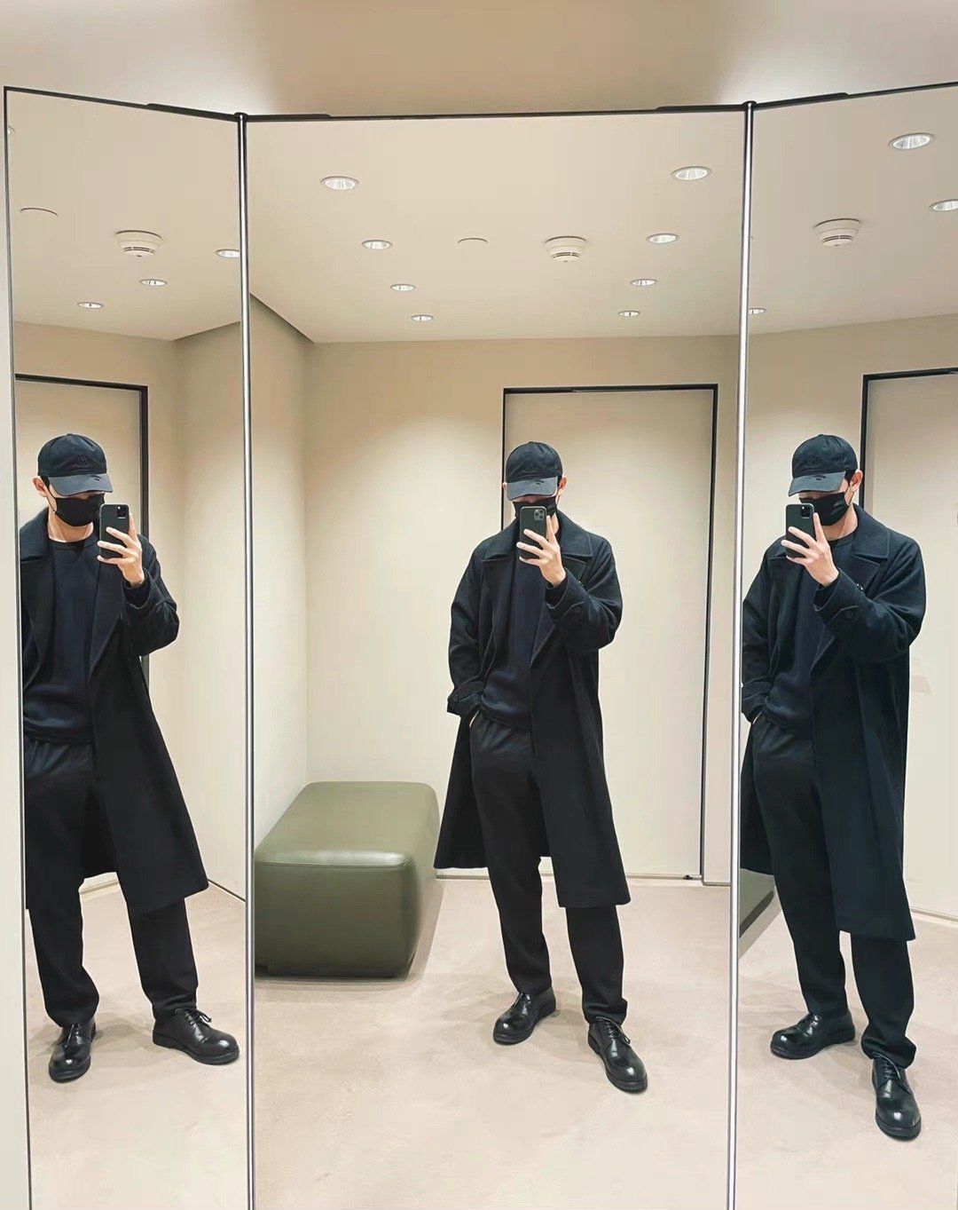 李现晒三折镜自拍照身穿黑色风衣单手插兜的帅哥