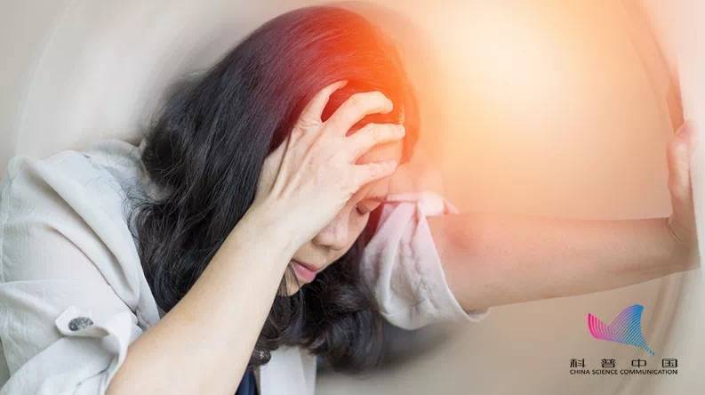 普通头晕一般会出现持续的头脑昏沉和不清晰感,多伴有头重脚轻及头部