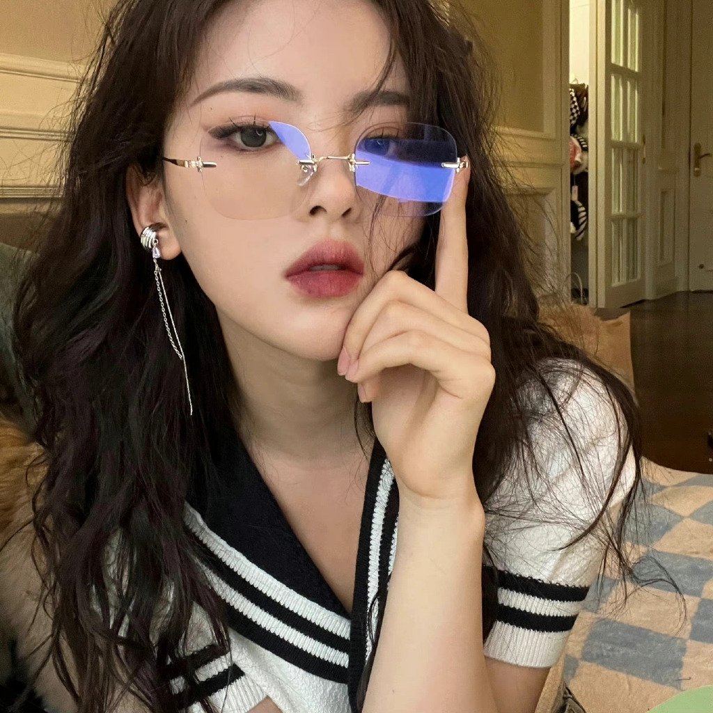 戴眼镜的杨超越67,很御姐_高清图集_新浪网