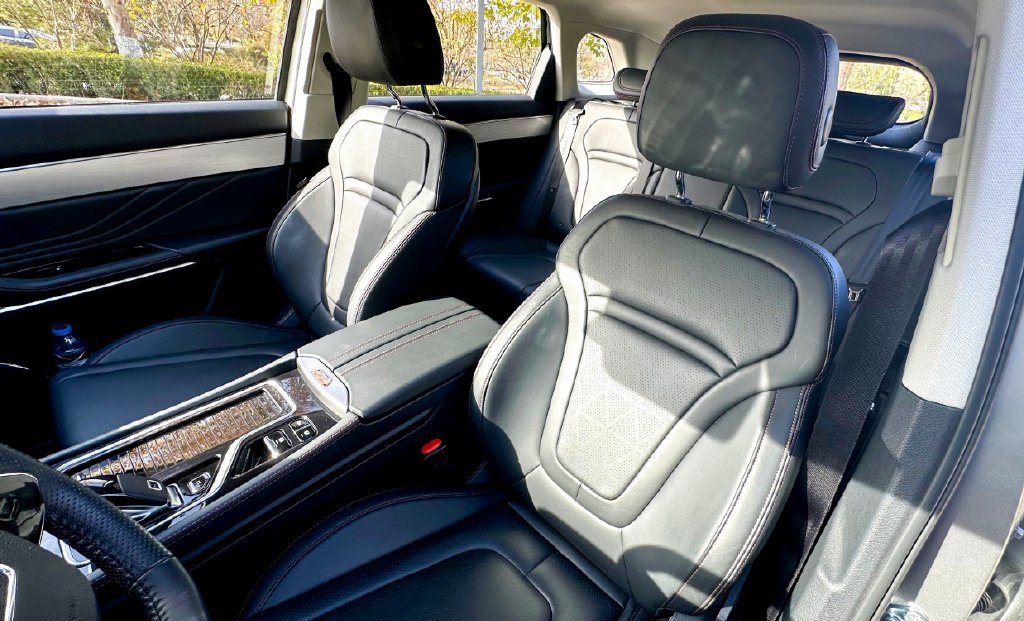 高颜值大空间动力表现惊喜实车体验奔腾t99