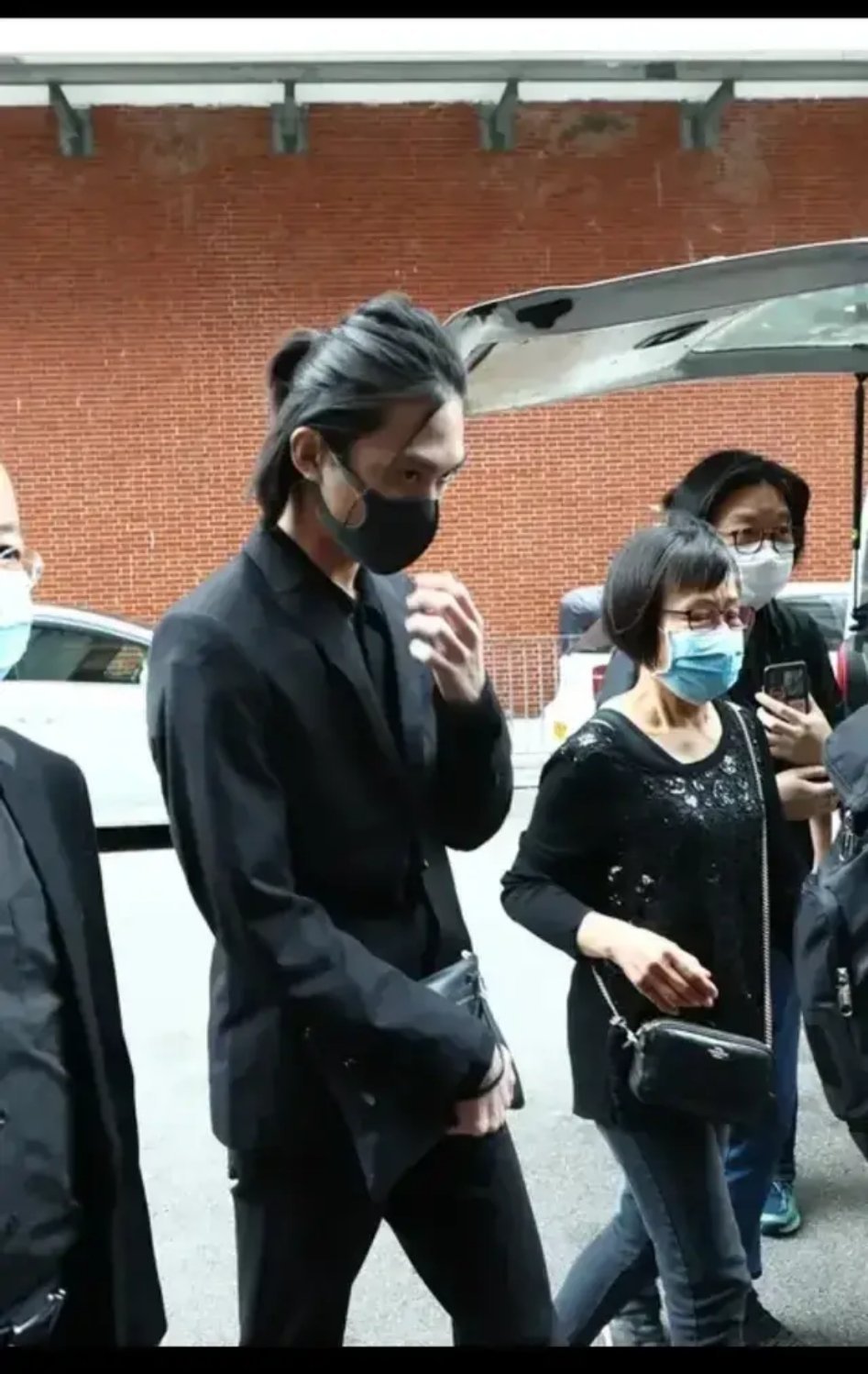 太心痛！达叔的儿子因为一撮头发被网爆，他还只是个孩子呀……
