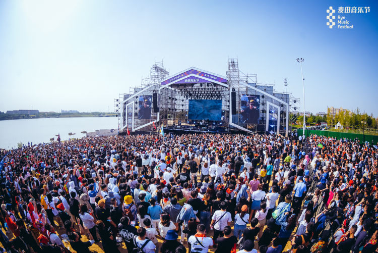 正文       麦田音乐节现场,它点燃了这座城市的活力和激情.