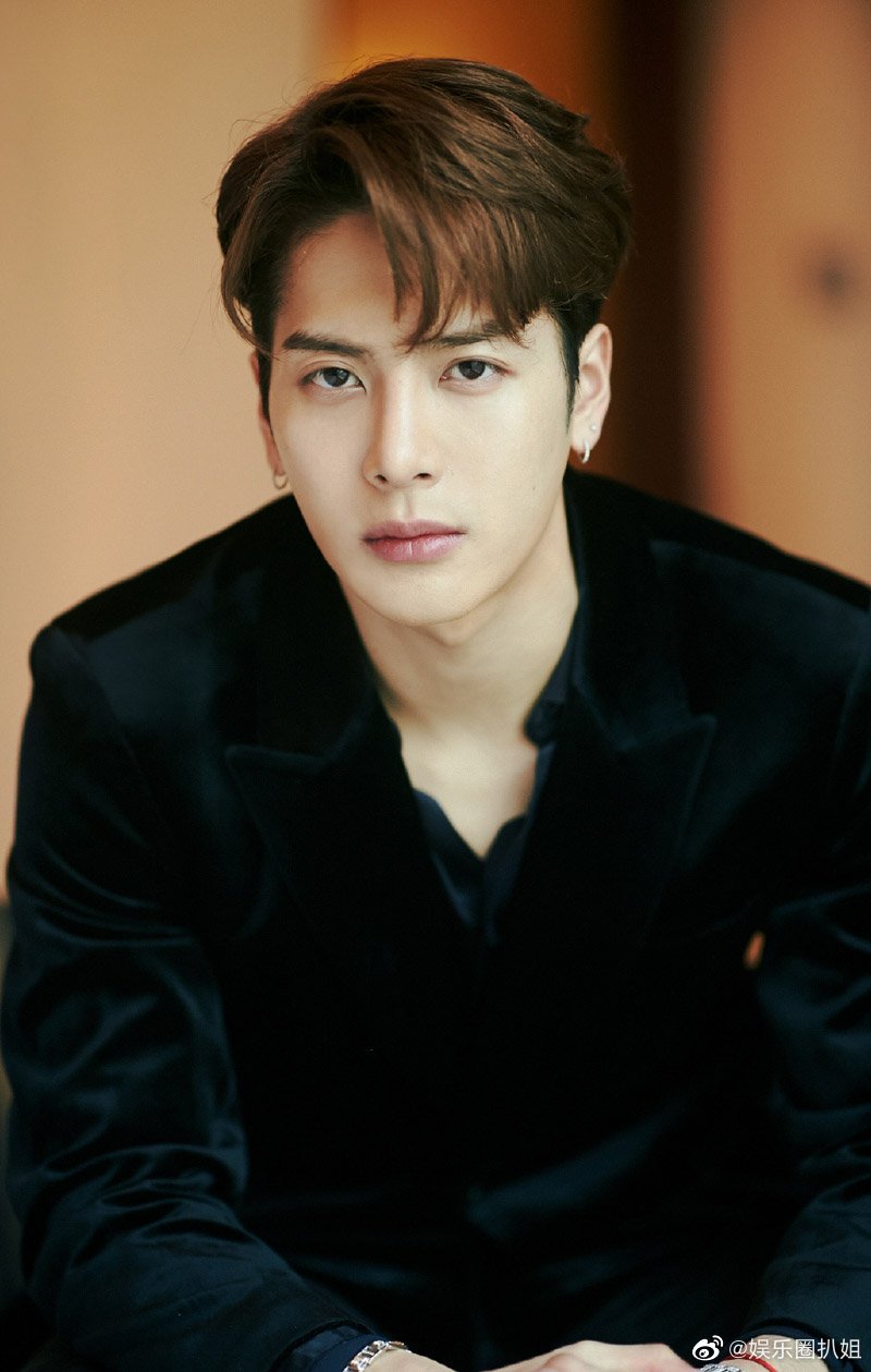 王嘉尔说他2021最大的收获是回国了……__财经头条