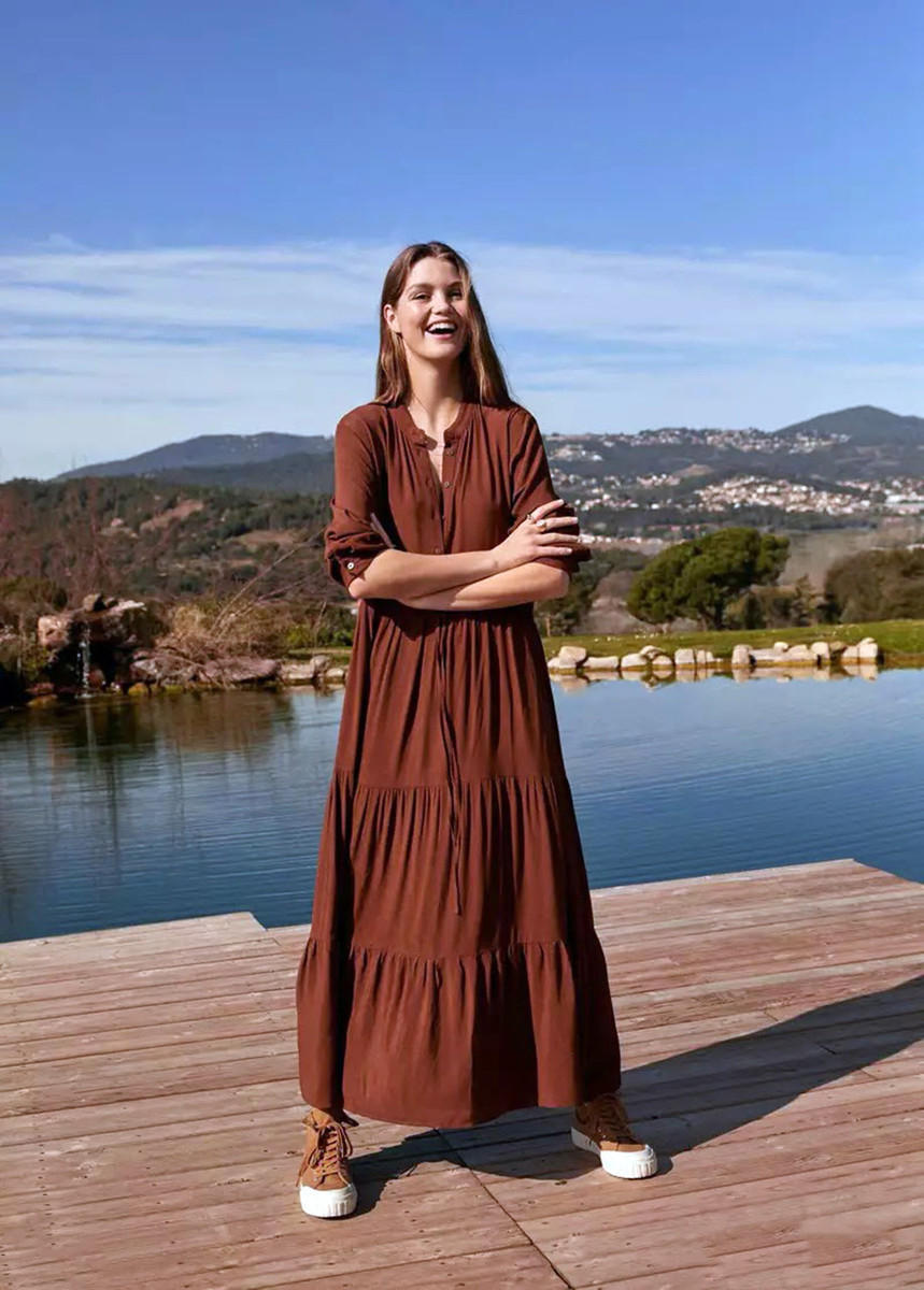 夏天穿上希腊裙,就可以像超模kk一样拥有大长腿