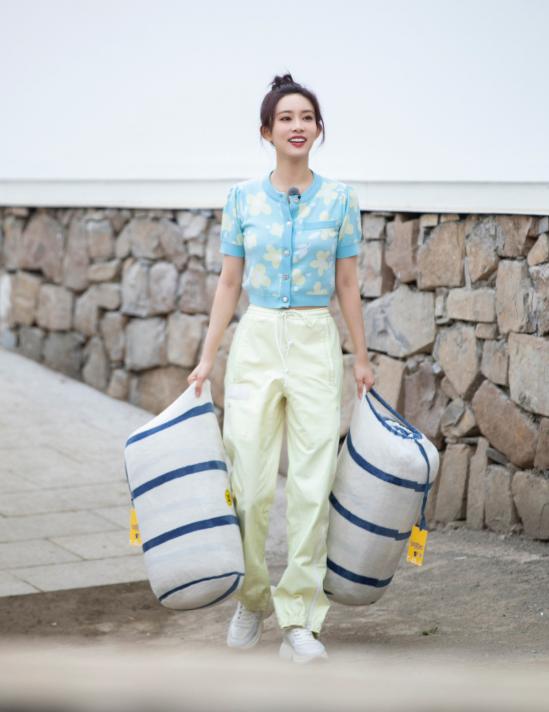 孟子义被嘲低情商碎花裙甜美减龄漂亮小姐姐谁不捧着