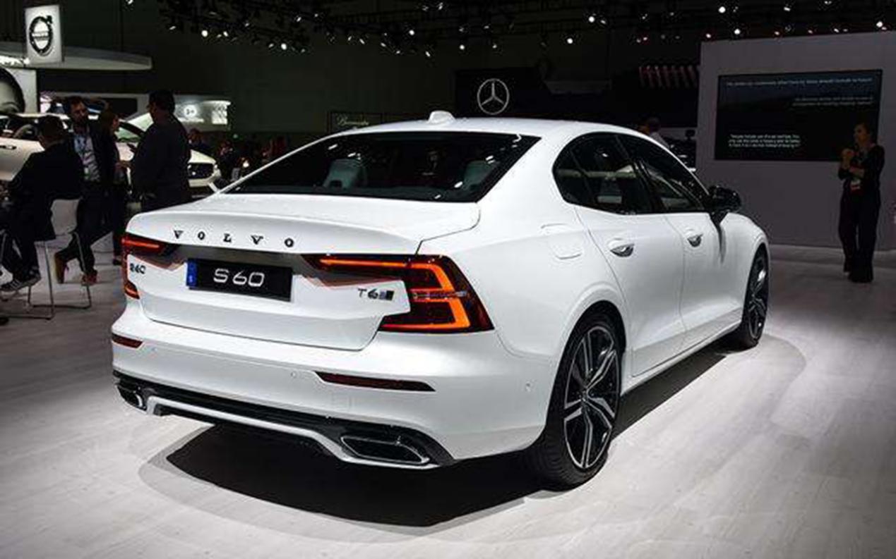 关键词: 行业新闻经销商25-35万三厢车沃尔沃沃尔沃亚太我要反馈