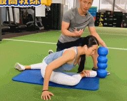 身体僵硬?快来拉伸,4个动作,帮你消除肌肉僵硬提高柔韧性休闲区蓝鸢梦想 - Www.slyday.coM 身体僵硬?快来拉伸,4个动作,帮你消除肌肉僵硬提高柔韧性休闲区蓝鸢梦想 - Www.slyday.coM