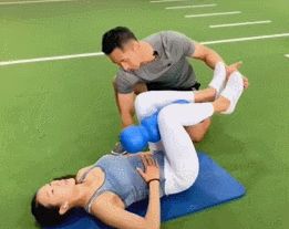 身体僵硬?快来拉伸,4个动作,帮你消除肌肉僵硬提高柔韧性休闲区蓝鸢梦想 - Www.slyday.coM 身体僵硬?快来拉伸,4个动作,帮你消除肌肉僵硬提高柔韧性休闲区蓝鸢梦想 - Www.slyday.coM