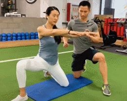 身体僵硬?快来拉伸,4个动作,帮你消除肌肉僵硬提高柔韧性休闲区蓝鸢梦想 - Www.slyday.coM 身体僵硬?快来拉伸,4个动作,帮你消除肌肉僵硬提高柔韧性休闲区蓝鸢梦想 - Www.slyday.coM