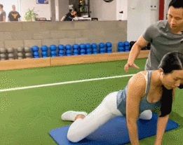 身体僵硬?快来拉伸,4个动作,帮你消除肌肉僵硬提高柔韧性休闲区蓝鸢梦想 - Www.slyday.coM 身体僵硬?快来拉伸,4个动作,帮你消除肌肉僵硬提高柔韧性休闲区蓝鸢梦想 - Www.slyday.coM