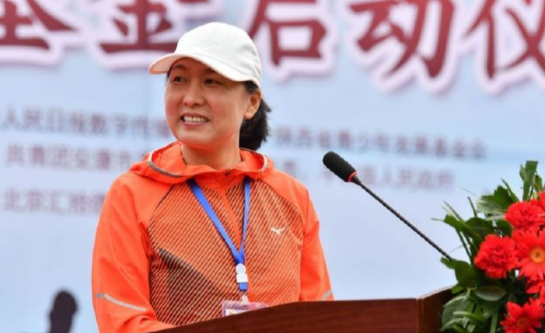 奥运冠军王军霞，3次婚姻，移民美国，49岁不愁工作，母女成模特