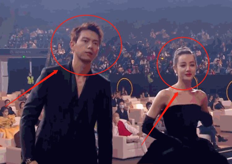 迪丽热巴李现领奖被指像去干架二人跳春晚舞蹈热巴的锁骨绝了