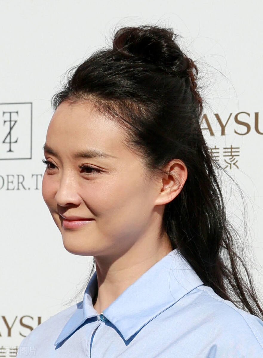 王艳 现身眼袋明显了,身材保养得真好