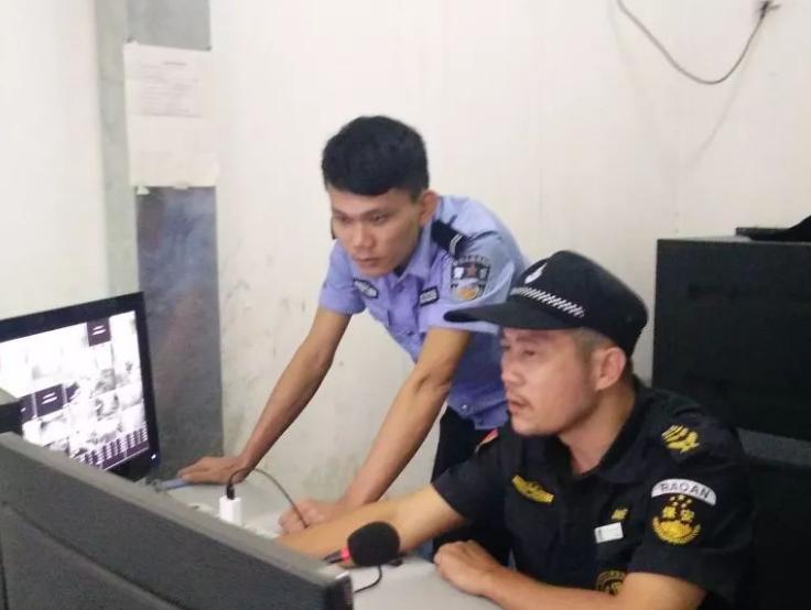 猥琐男厕所偷拍被当场抓获，男子正义出手，看到手机后更加愤怒休闲区蓝鸢梦想 - Www.slyday.coM