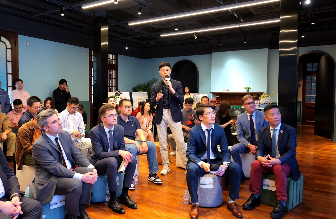 在思南公馆,法国贵族礼仪专家,国际资深美食顾问杜一,与"神龙知音"