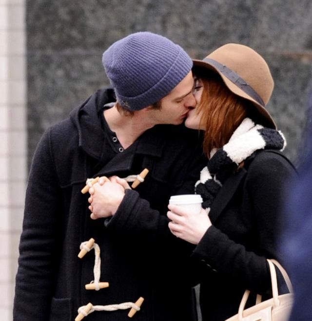 小蜘蛛汤姆赫兰德晒片场照为女友赞达亚庆生