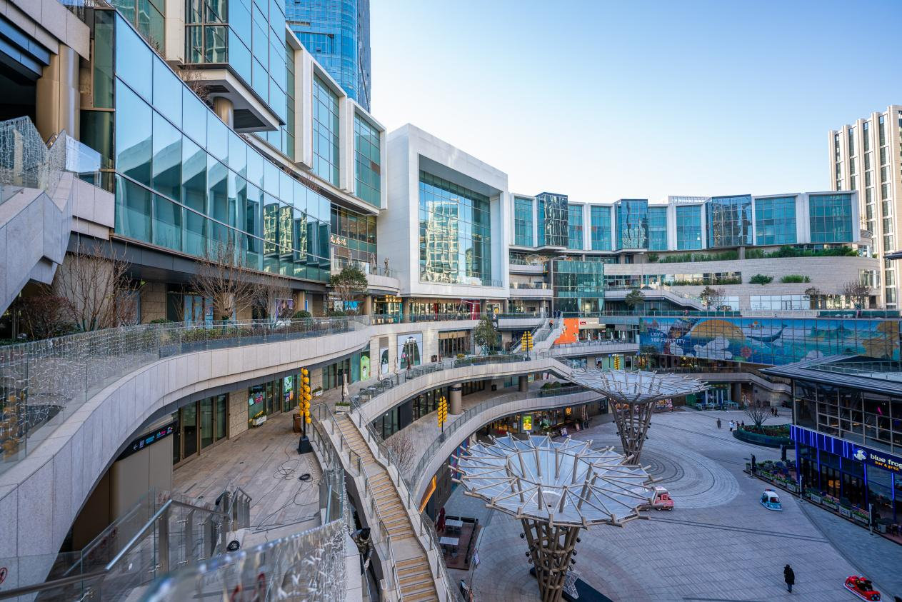 打卡品质裕华点亮城市街景裕华区委网信办开展欢乐汇采风活动