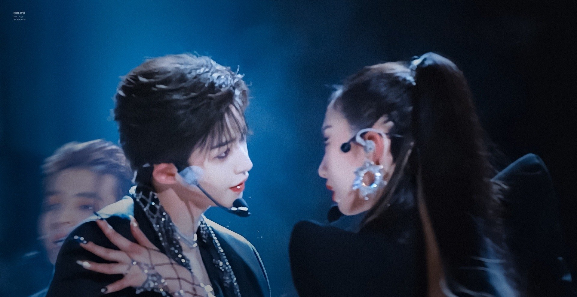 赞多公主抱毛晓彤,刘宇孟美岐双c对视|孟美岐|刘宇|毛晓彤_新浪新闻