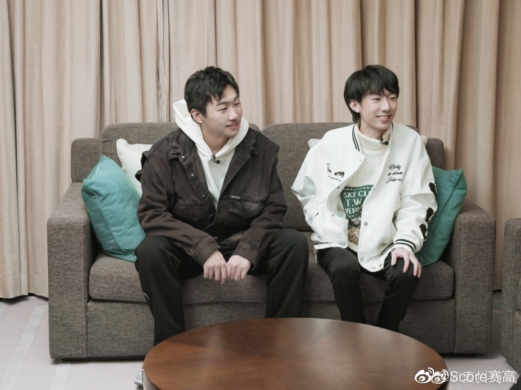 老朋友难得相聚，用什么祝贺词好呢？