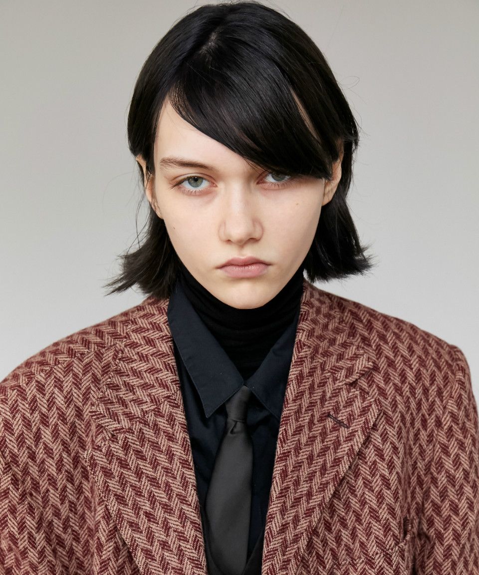 俄00后冷艳超模厌世脸爆红台步超拽甜酷帅炸美翻天