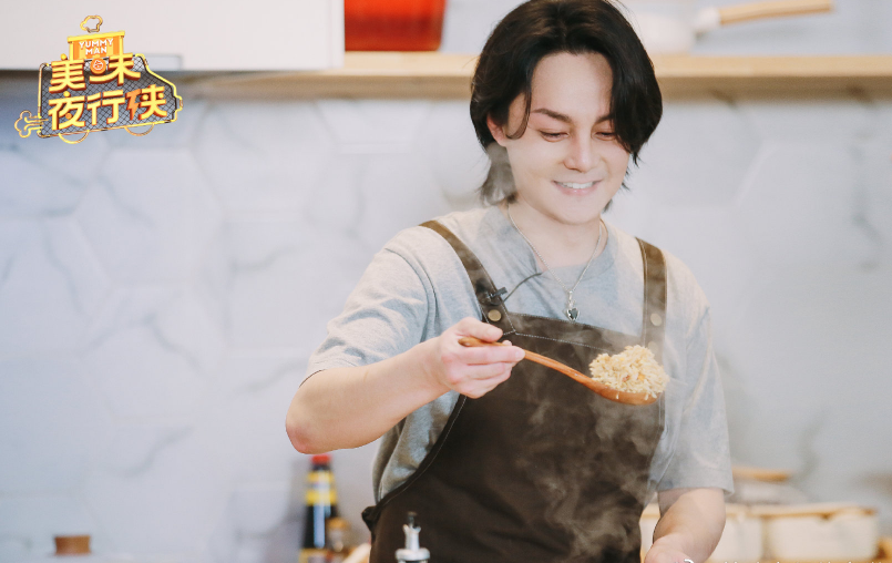 尹正上综艺发福严重,脸部圆润双下巴明显,轮胎脖子婶味十足