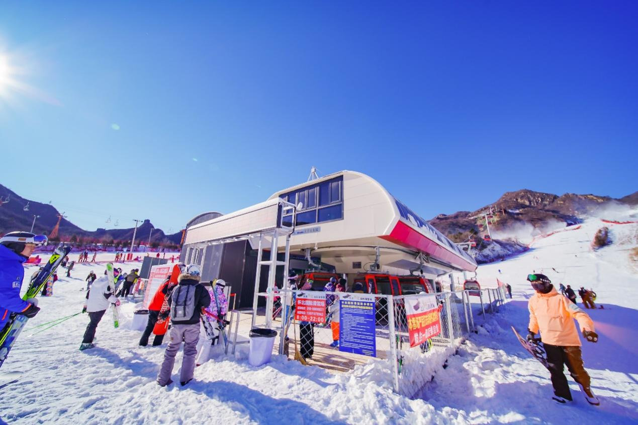 热lian冰雪 冬奥有我 | 北京怀北国际滑雪场:冰雪运动"燃"起来|北京怀