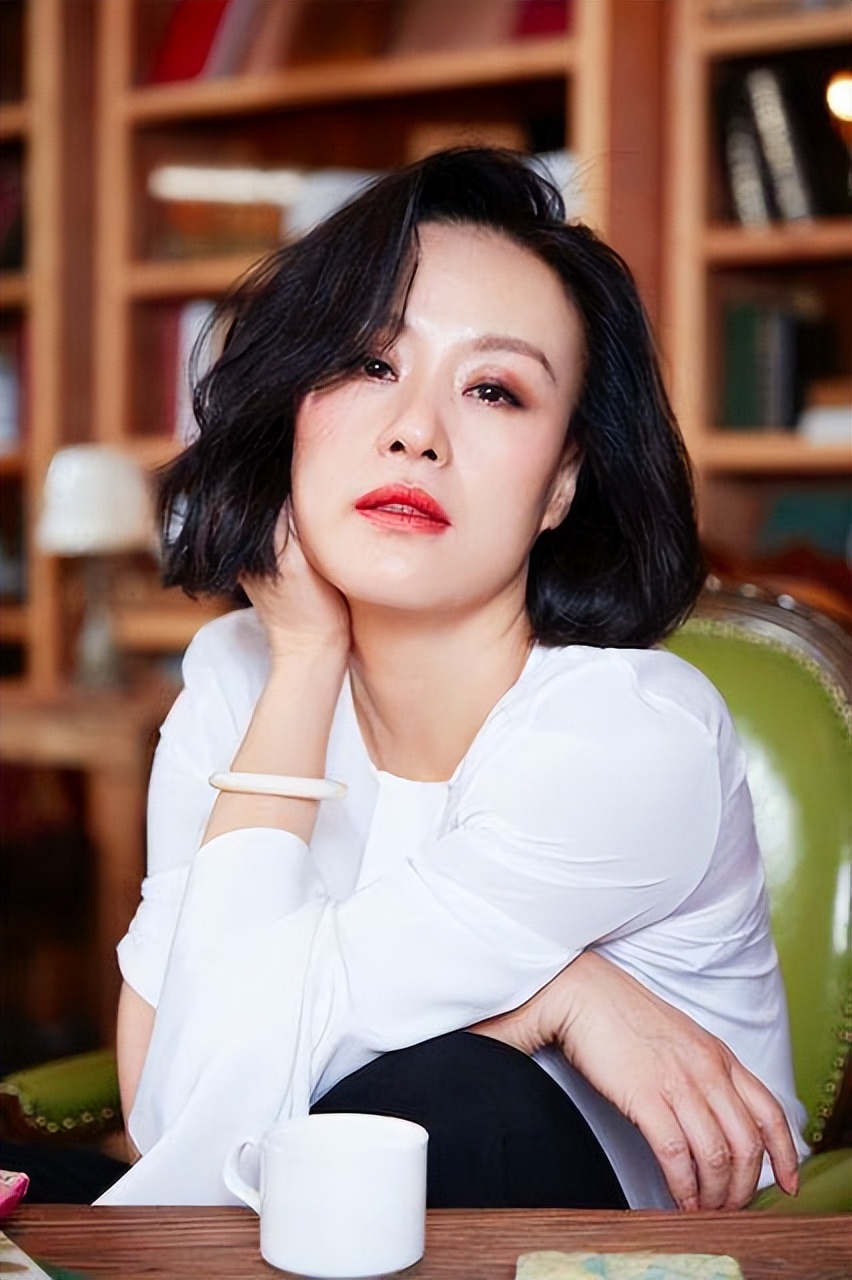 邬君梅被日本巨星抛弃9次试管未育嫁给美国人被宠成公主