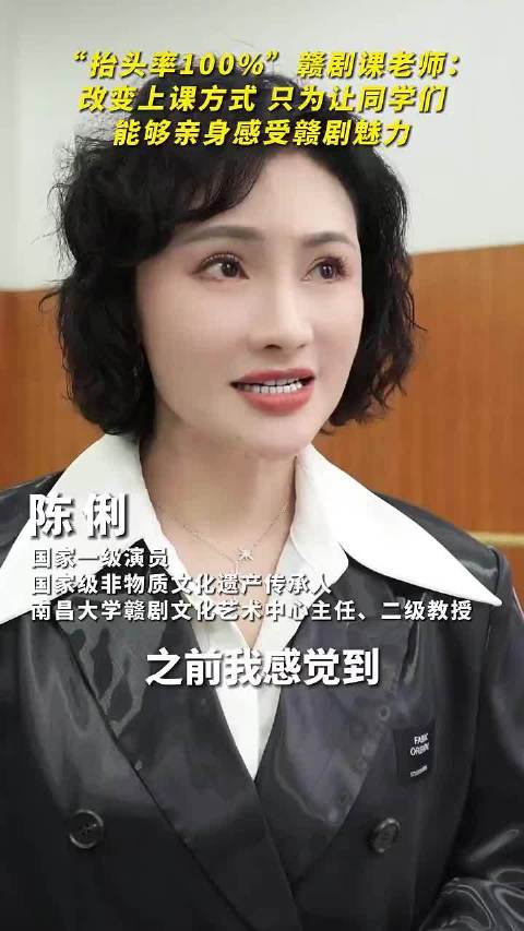 挥水袖舞折扇耍花枪上戏妆大学生挤爆了这间教室