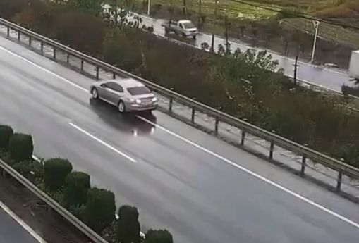 【浙江身边事】丈夫带3岁娃每天到公司接妻子下班休闲区蓝鸢梦想 - Www.slyday.coM
