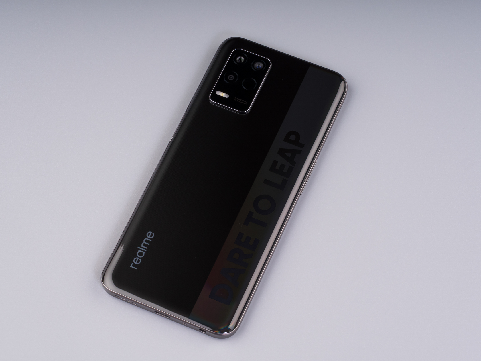 新一代千元机皇年轻人的高性价比手机realmeq3上手玩