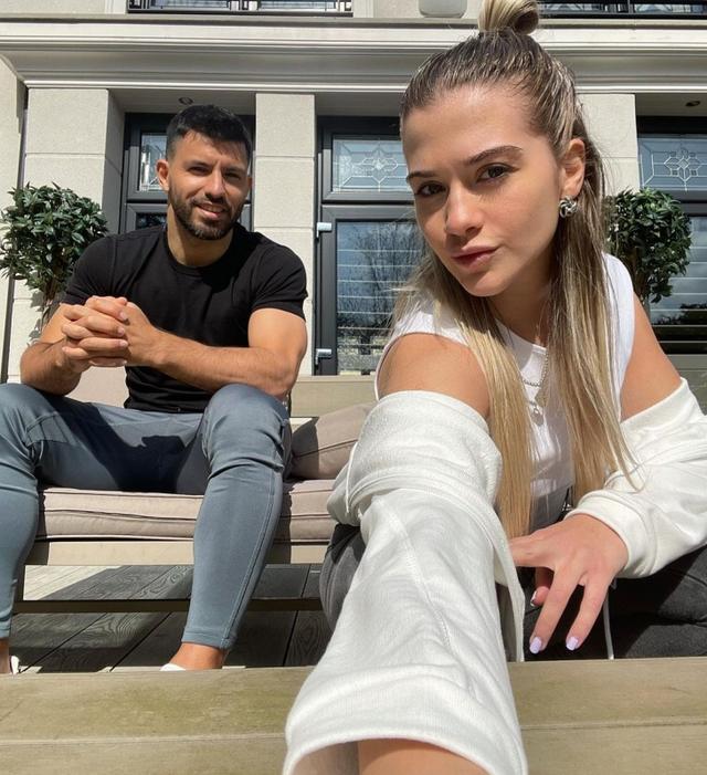 我爱你!阿奎罗33岁生日女友深情示爱,今年24岁模特出身肤白貌美