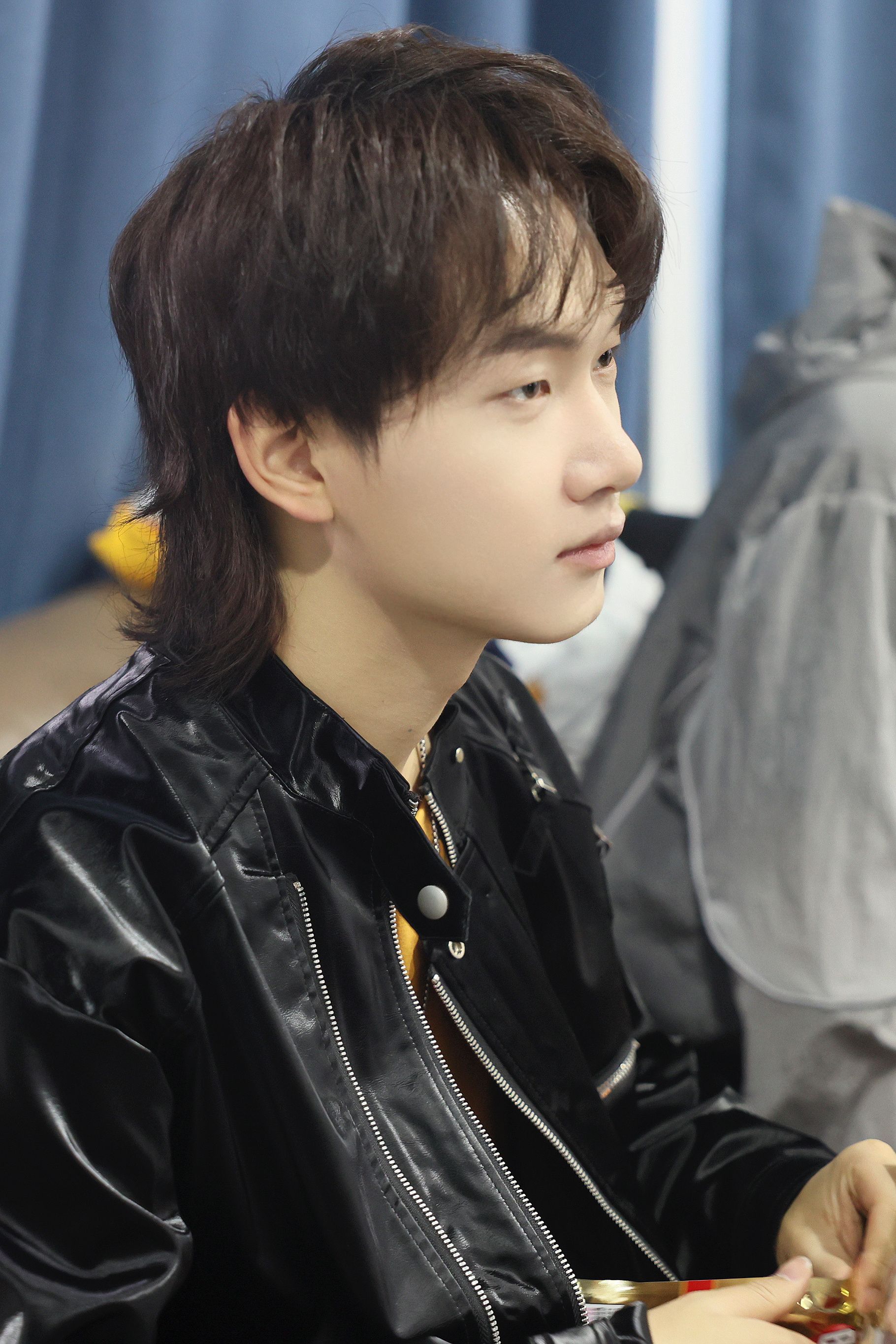 1/ 4随机掉落一组realme拍摄的帅气牛牛花絮彭云飞你小子别太帅了