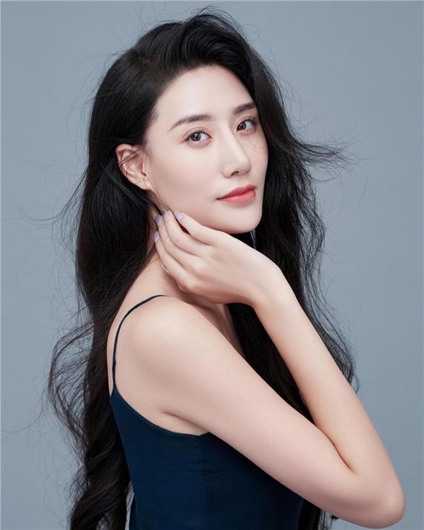 吴晴荣获一带一路国际大咖秀最具影响力杰出演员奖坦言不忘初心