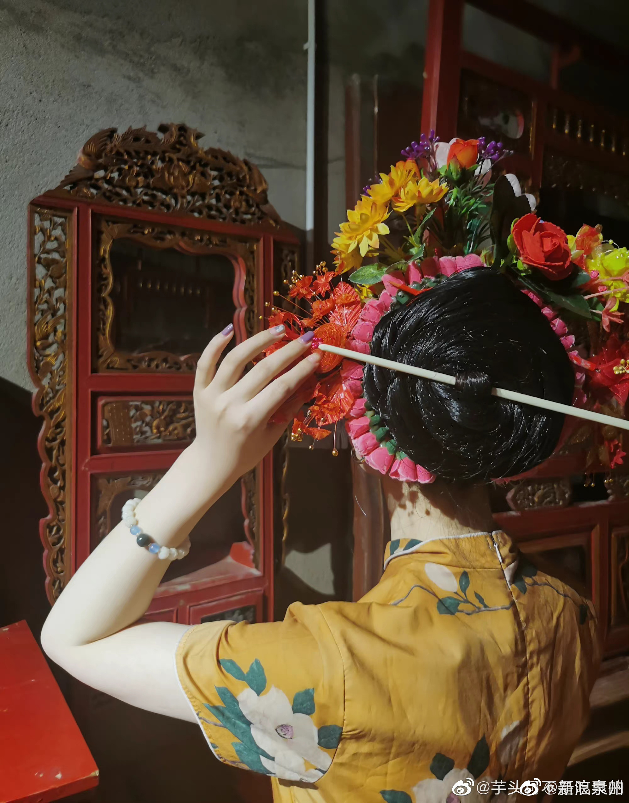 红金色『中式新娘造型』 质感发髻 · 饱满轮… - 高清图片，堆糖，美图壁纸兴趣社区