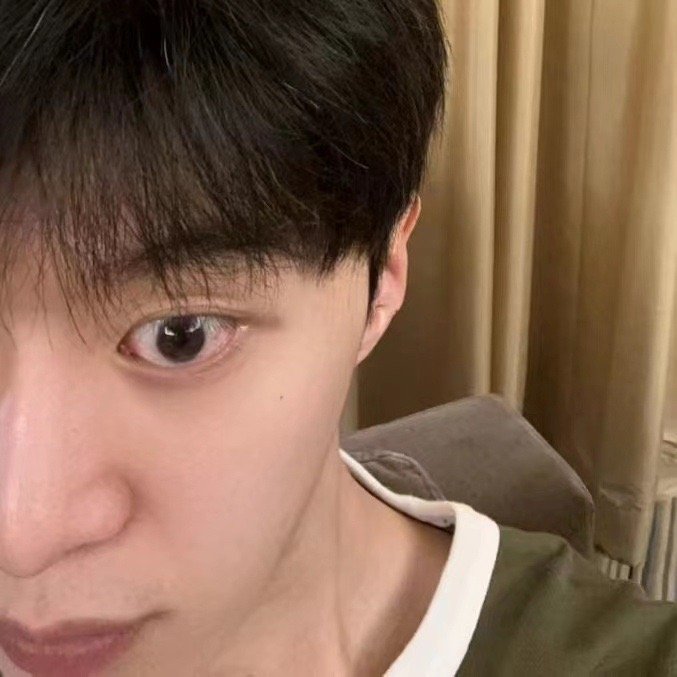 范丞丞二月二抬个头wink自拍～ 好可爱啊范丞丞!